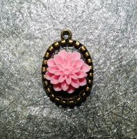 Medaillon small flower rosa
