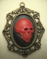 Medaillon big skull red